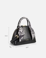 شنطه نسائيه مميزه باللون الأسود