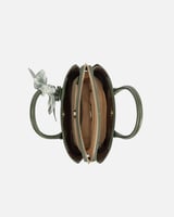 شنطة نسائيه من الجلد باللون الأخضر