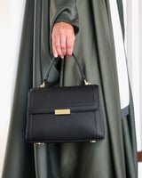 شنطة نسائية أنيقة باللون الأسود