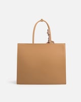 شنطه نسائيه كلاسيك باللون البني