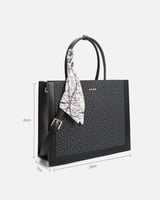 شنطه نسائيه كلاسيك باللون الأسود