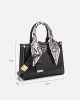 شنطة نسائية من آن باللون الأسود