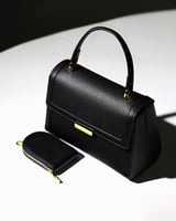 شنطة نسائية أنيقة باللون الأسود