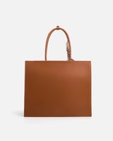 شنطه نسائيه كلاسيك باللون البني