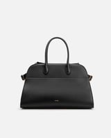 شنطة نسائية أنيقة باللون الأسود