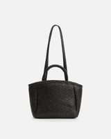 شنطة نسائية مميزة باللون الأسود