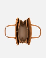 شنطة نسائية من الجلد باللون البني