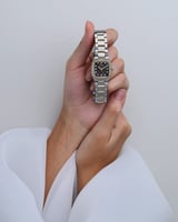 ساعة خُلود النسائية بلون ذهبي وفضي