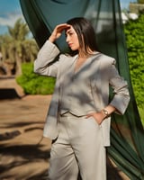 ساعة حُسن باللون الذهبي