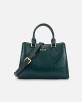 شنطة نسائية من الجلد باللون الأخضر