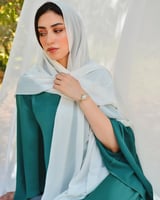 ساعة يسر النسائية من الستيل بلون ذهبي وفضي