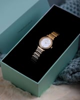 طقم هدايا نسائي يتكون من ساعة وإسوره وخاتم