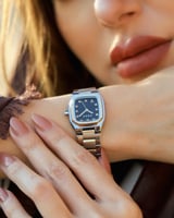 ساعة خُلود النسائية بلون ذهبي وفضي