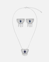 طقم نسائي مميز باللون الفضي