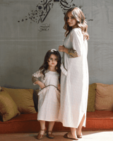 جلابية الهَنوف النسائيه بلون أبيض مقلم