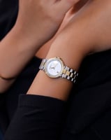 ساعة فاتنه النسائية بلون فضي وذهبي