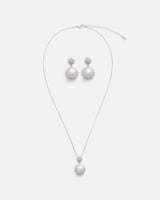 طقم نسائي راقي باللون الفضي