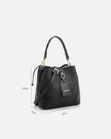 شنطه نسائيه تقليديه باللون الأسود