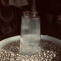 فازة زجاج حجم وسط مخططة