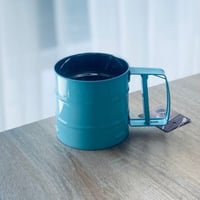 منخل دقيق استيل لون ازرق