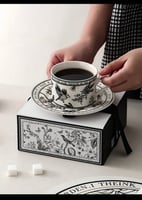 كوب مع صحن فنتج اسود وابيض