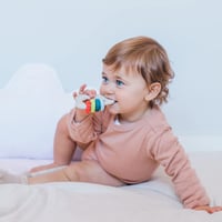 عضاضة للأطفال +6 أشهر - وردي من سوافينكس