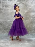 فستان ارجواني مزين بالتول مع كشكشة على التنورة وأك...