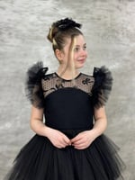 فستان أسود للفتيات من عمر 7 إلى 10سنوات- ياقة مطرز...