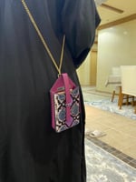 حامل جوال وعدد من البطايق