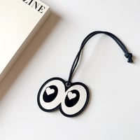 تعليقة عيون