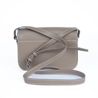 ديلا كافاليرا | كاكي