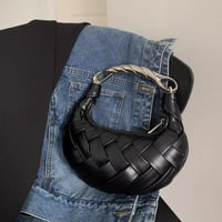 جو بي ارلا | أسود