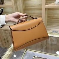 موينات | أسود