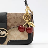 تعليقة كوتش كرز ذهبي