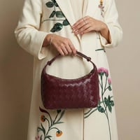 بوتيغا واليس | عنابي