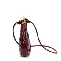 جو بي ارلا | عنابي