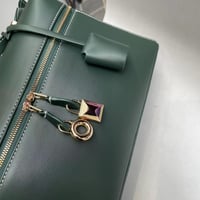 لورو باق | أخضر