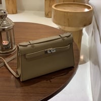 كيلي بوشيت | أسود