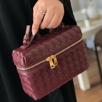 بوتيغا فانيتي | عنابي