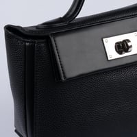 توينتي فور | أسود