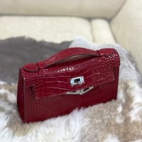 كيلي بوشيت | أحمر