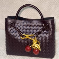 تعليقة كوتش كرز ذهبي