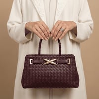 جو بي ايلورا | عنابي