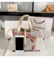 كريستال بيكوتان