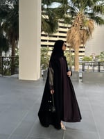 فستان عباية باللون البنفسجي الداكن