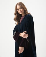 عباية مخمل مع تطريز يدوي بقصة نصف كلوش