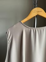 فستان عباية باللون البيج