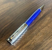 قلم لون رصاصي على ازرق جامبو مستوحى من كارتير