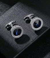 كبك فضي على ازرق شكل دائري