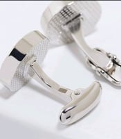 كبك فضي على ازرق شكل دائري